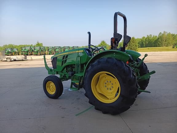 Image of John Deere 5045E equipment image 3