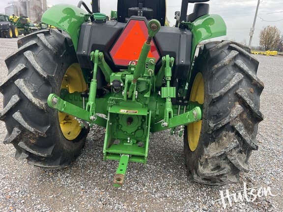Image of John Deere 5045E equipment image 4