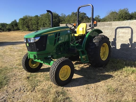 Image of John Deere 5045E equipment image 2