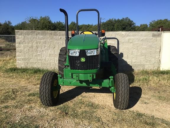 Image of John Deere 5045E equipment image 3