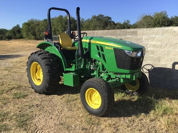 Image of John Deere 5045E equipment image 4