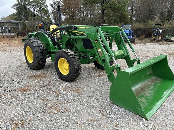 Image of John Deere 5045E equipment image 3