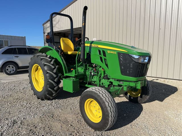 Image of John Deere 5045E equipment image 4