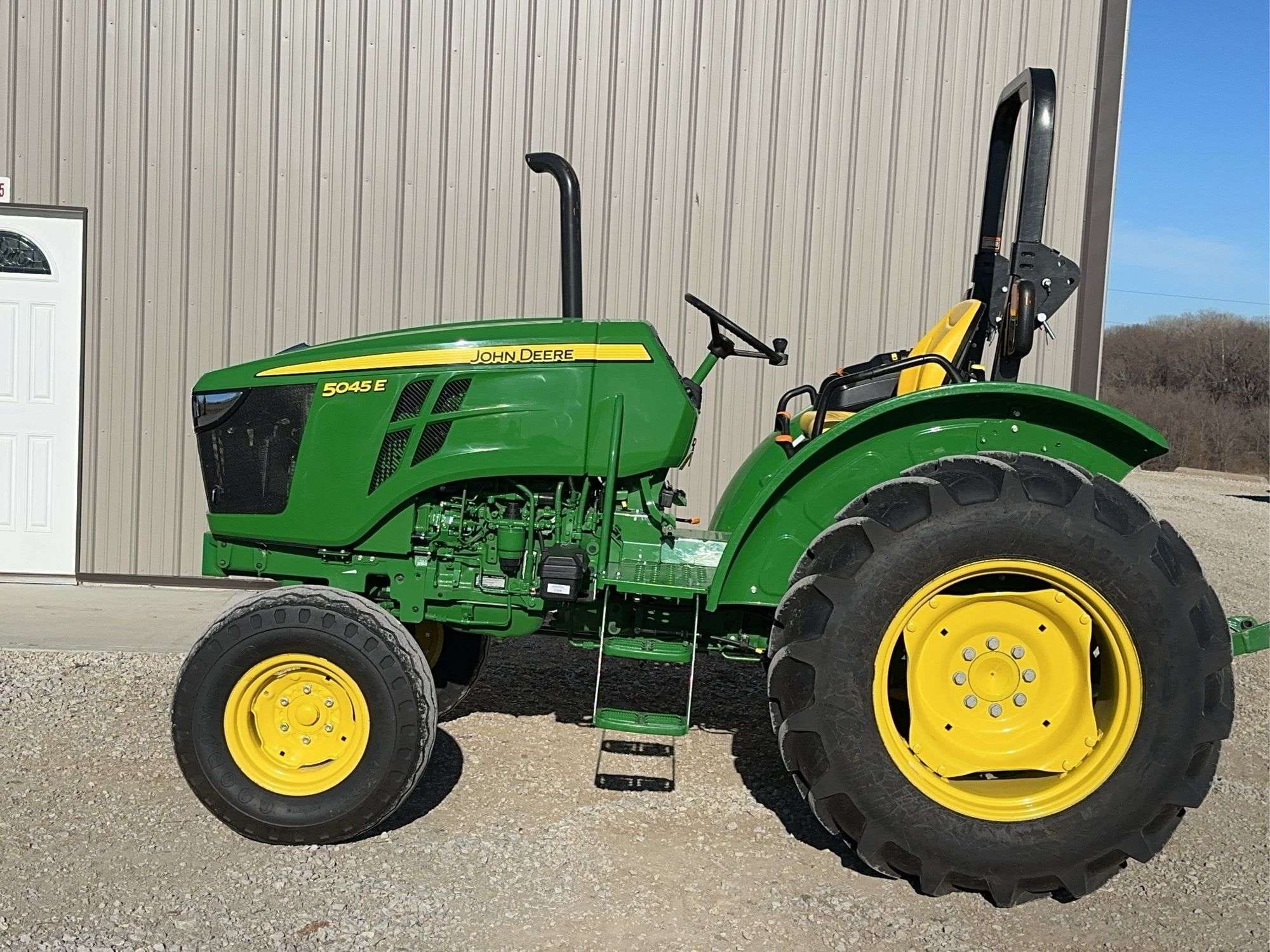 2022 John Deere 5045E Equipment Image0