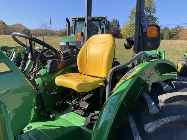 Image of John Deere 5055E equipment image 4