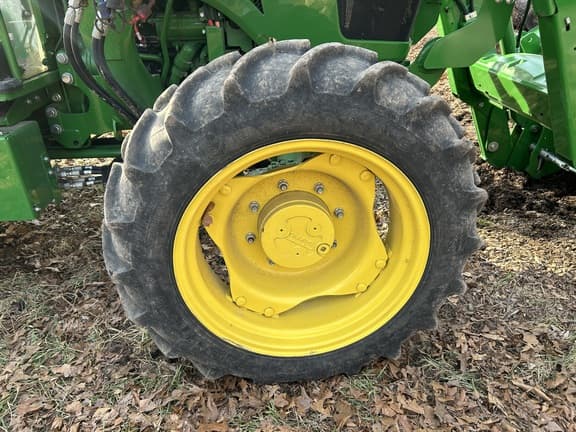 Image of John Deere 5055E equipment image 3