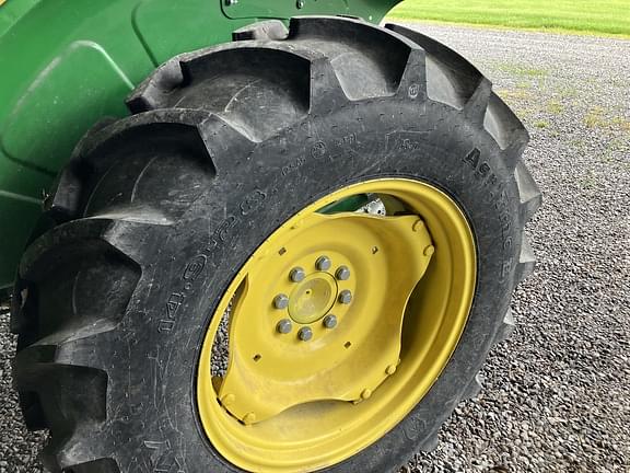 Image of John Deere 5055E equipment image 4