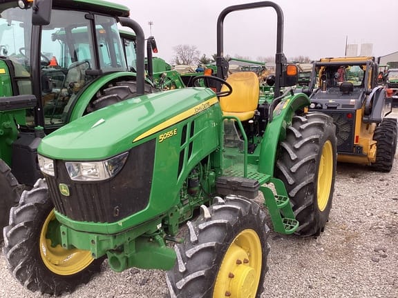 Main image John Deere 5055E