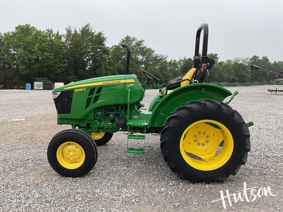 Image of John Deere 5055E equipment image 3