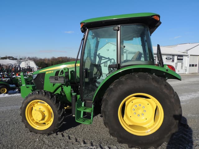 Image of John Deere 5055E equipment image 1