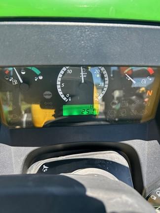 Image of John Deere 5055E equipment image 4