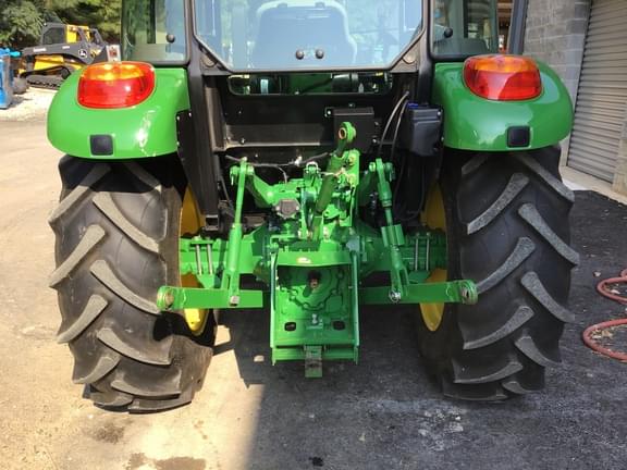 Image of John Deere 5055E equipment image 3