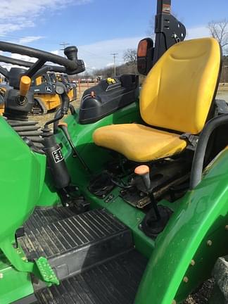 Image of John Deere 5055E equipment image 4