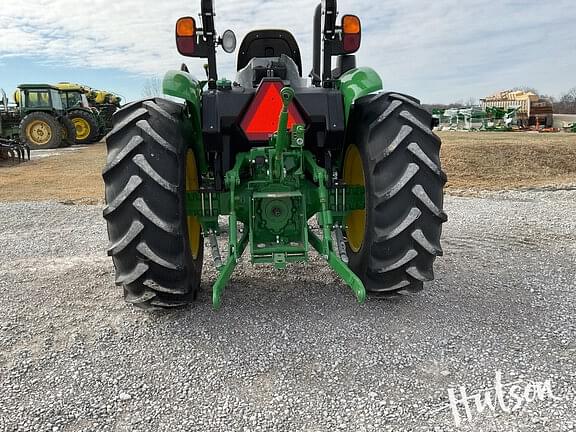 Image of John Deere 5055E equipment image 4