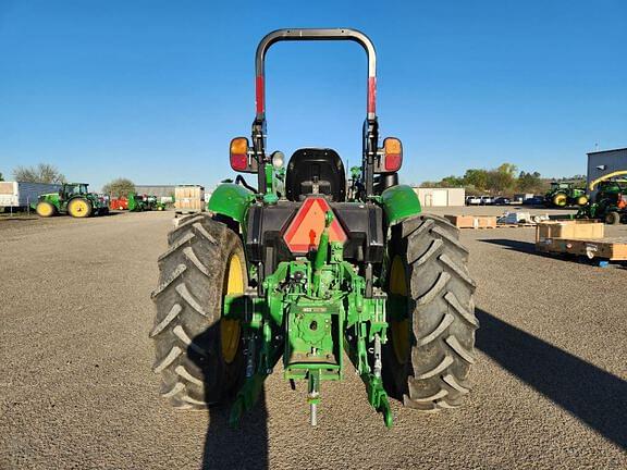 Image of John Deere 5055E equipment image 3