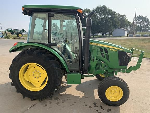 Image of John Deere 5055E equipment image 1