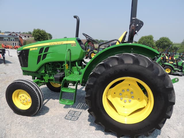 Image of John Deere 5055E equipment image 1