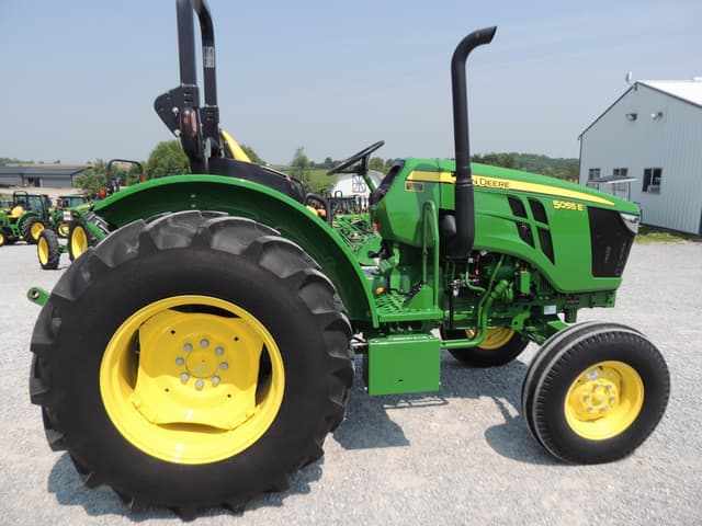 Image of John Deere 5055E equipment image 3