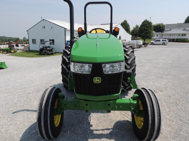 Image of John Deere 5055E equipment image 4