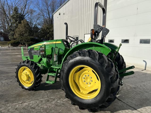 Image of John Deere 5055E equipment image 4