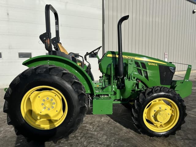 Image of John Deere 5055E equipment image 3