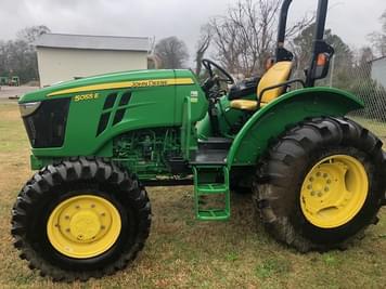 Main image John Deere 5055E