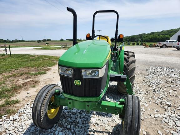 Image of John Deere 5055E equipment image 4