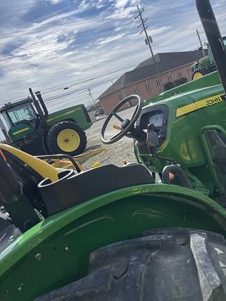 Image of John Deere 5055E equipment image 4