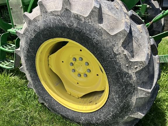 Image of John Deere 5055E equipment image 3