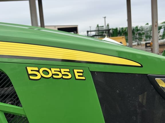 Image of John Deere 5055E equipment image 4