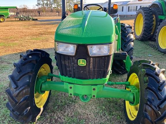 Image of John Deere 5055E equipment image 1