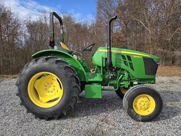 Image of John Deere 5055E equipment image 1