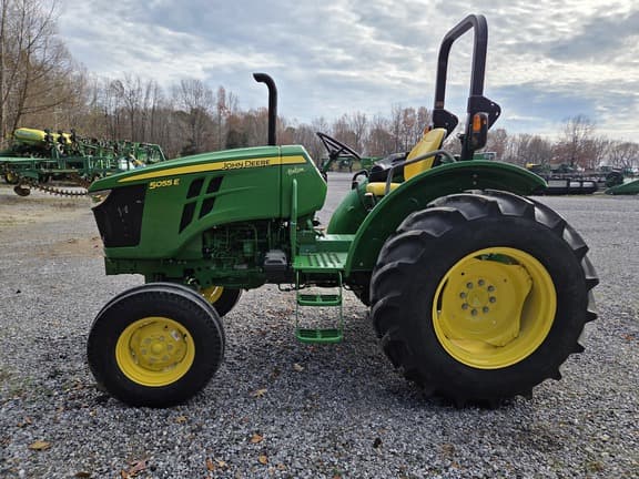 Image of John Deere 5055E equipment image 1