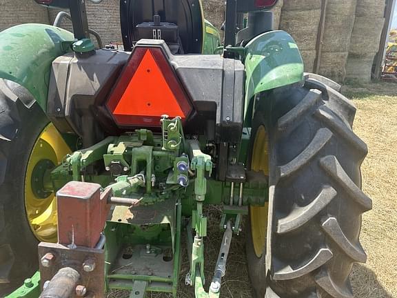 Image of John Deere 5055E equipment image 4