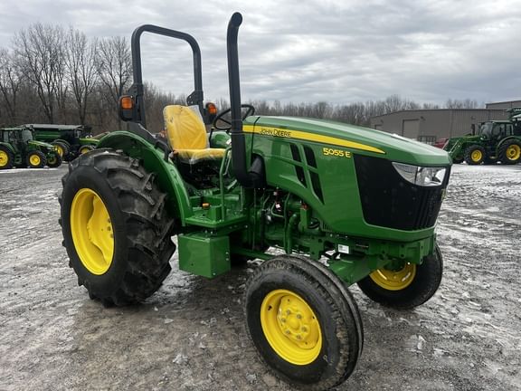 Main image John Deere 5055E