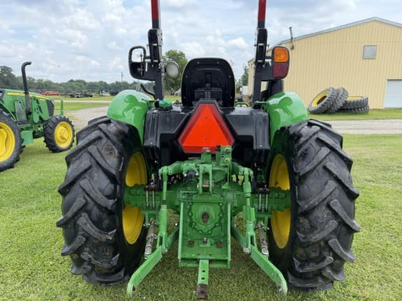 Image of John Deere 5055E equipment image 4