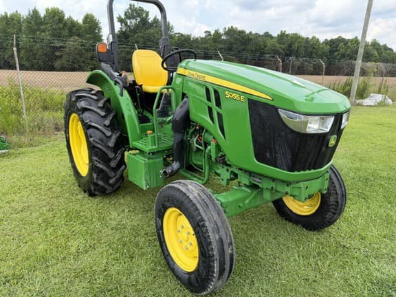 Image of John Deere 5055E equipment image 1