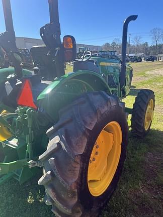 Image of John Deere 5055E equipment image 4