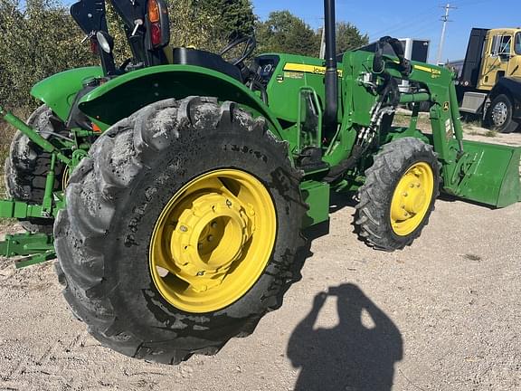 Image of John Deere 5055E equipment image 2