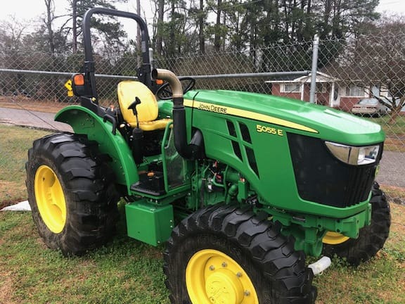 2022 John Deere 5055E Equipment Image0