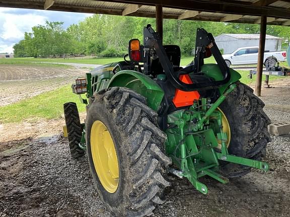 Image of John Deere 5055E equipment image 3