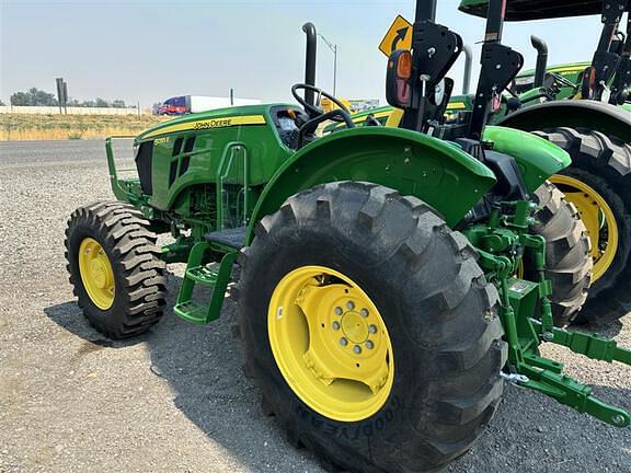 Image of John Deere 5055E equipment image 3