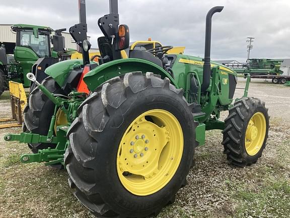 Image of John Deere 5055E equipment image 4