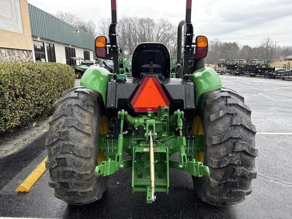 Image of John Deere 5055E equipment image 4