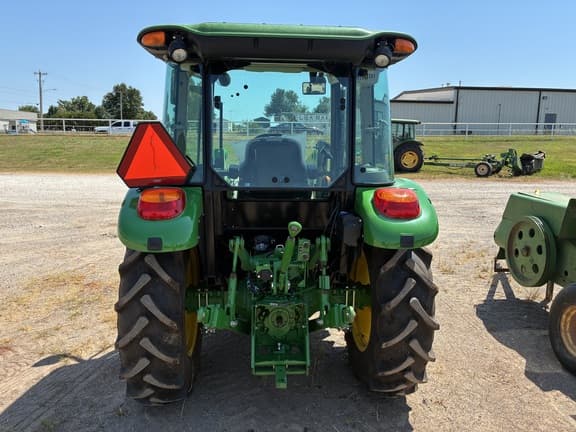 Image of John Deere 5055E equipment image 4