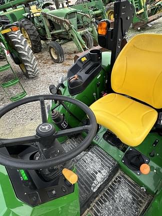 Image of John Deere 5055E equipment image 4