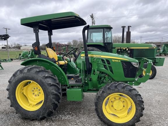 Image of John Deere 5055E equipment image 1