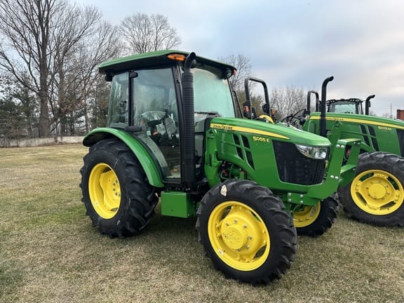 Main image John Deere 5055E
