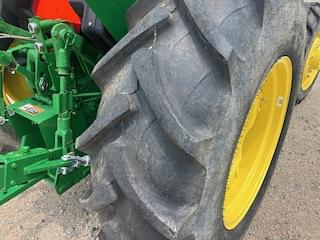 Image of John Deere 5055E equipment image 4