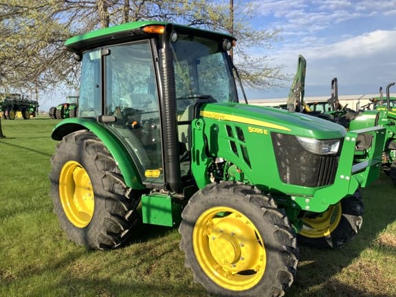 Image of John Deere 5055E equipment image 1